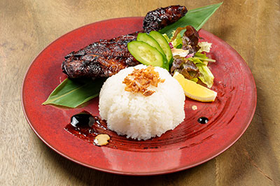 インドネシアングリルチキン 赤ワケギソース添え